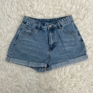 Light wash blue jeans, good condition no seems undone